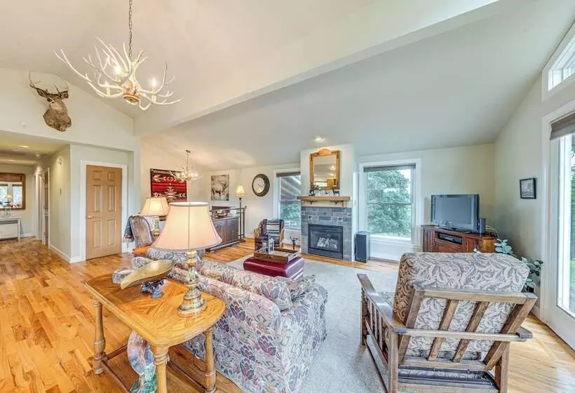 Lecompton Home W/ Private Pond & Fire Pit!