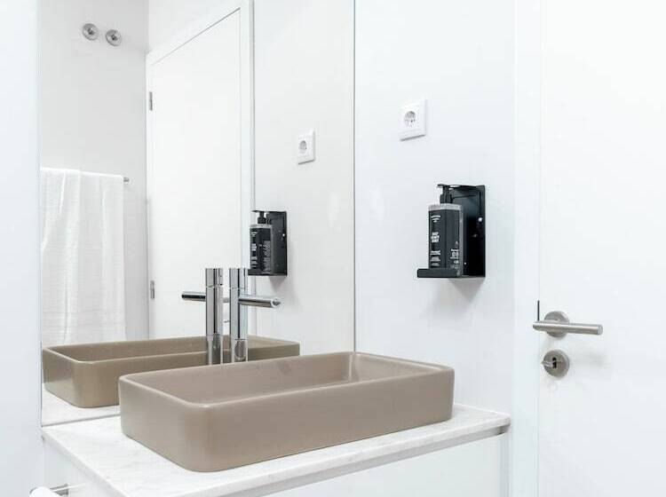 Limehome Evora Rua De Machede 61