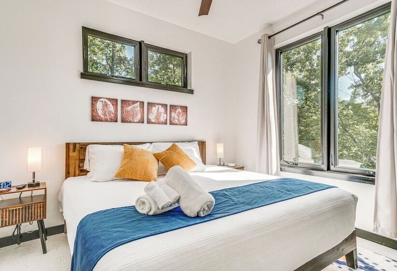 Luxury Modern Home On Golf Course W/ Game Room!