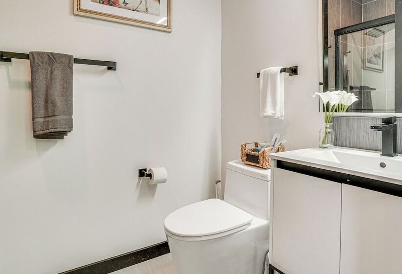 Luxury Modern Home On Golf Course W/ Game Room!