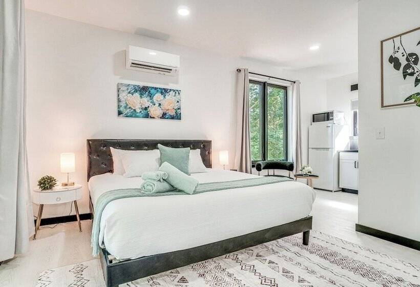 Luxury Modern Home On Golf Course W/ Game Room!