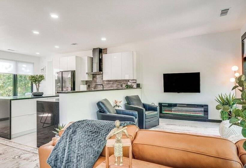 Luxury Modern Home On Golf Course W/ Game Room!