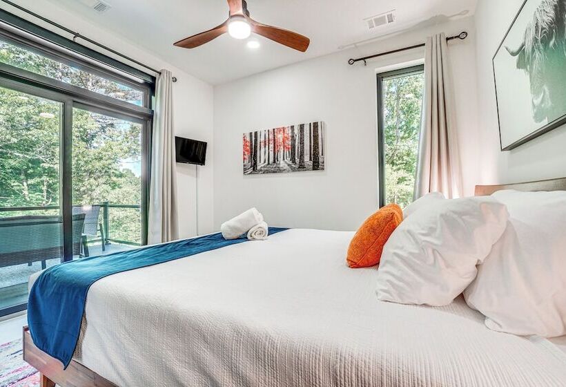 Luxury Modern Home On Golf Course W/ Game Room!