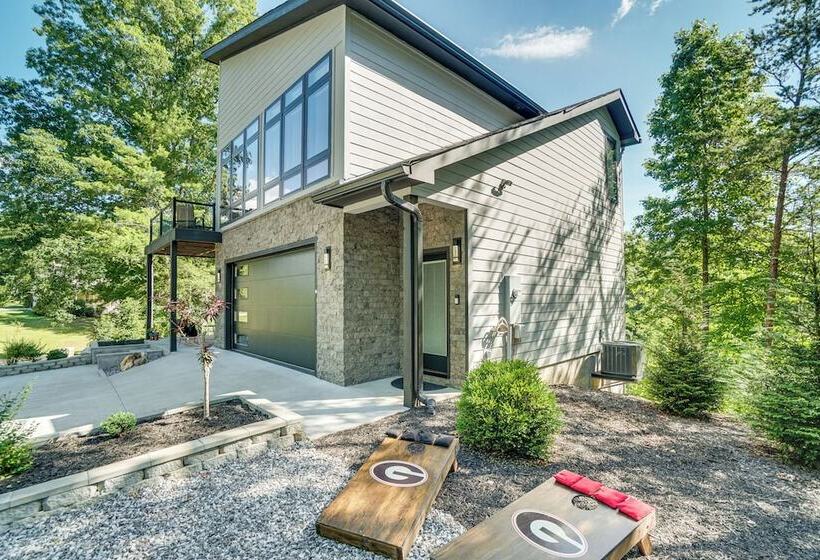 Luxury Modern Home On Golf Course W/ Game Room!