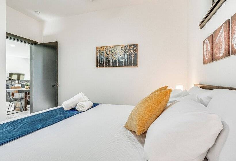 Luxury Modern Home On Golf Course W/ Game Room!