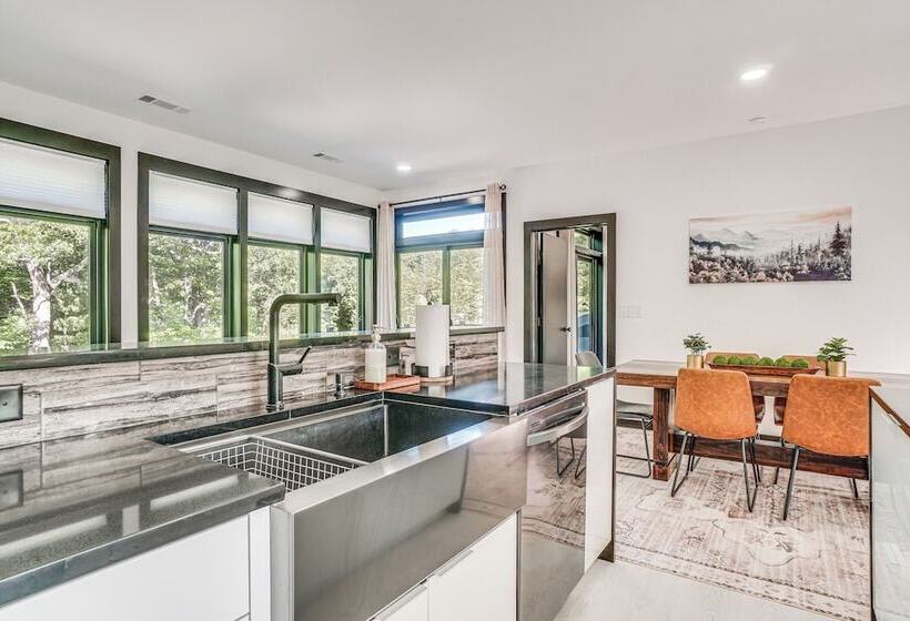 Luxury Modern Home On Golf Course W/ Game Room!