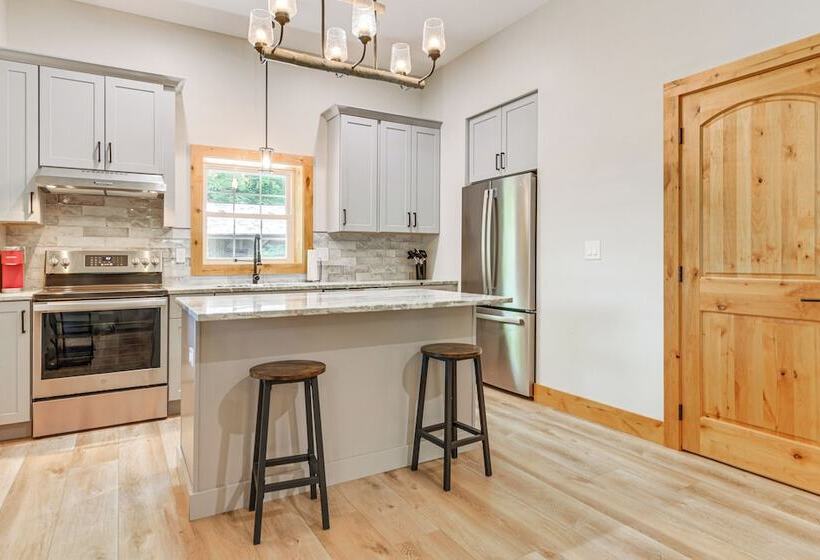 Pet Friendly Waynesville Cabin W/ Deck & Mtn Views