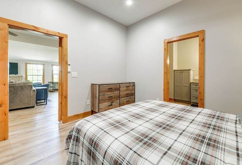 Pet Friendly Waynesville Cabin W/ Deck & Mtn Views