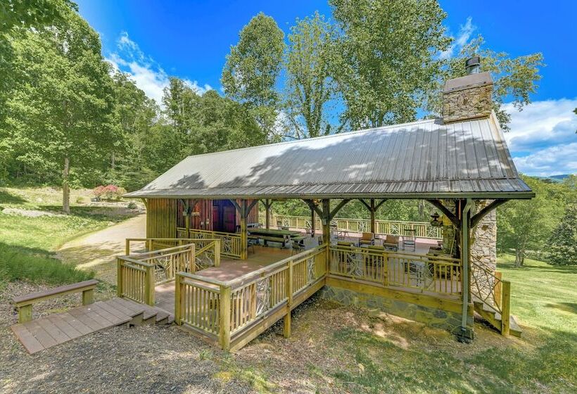 Pet Friendly Waynesville Cabin W/ Deck & Mtn Views