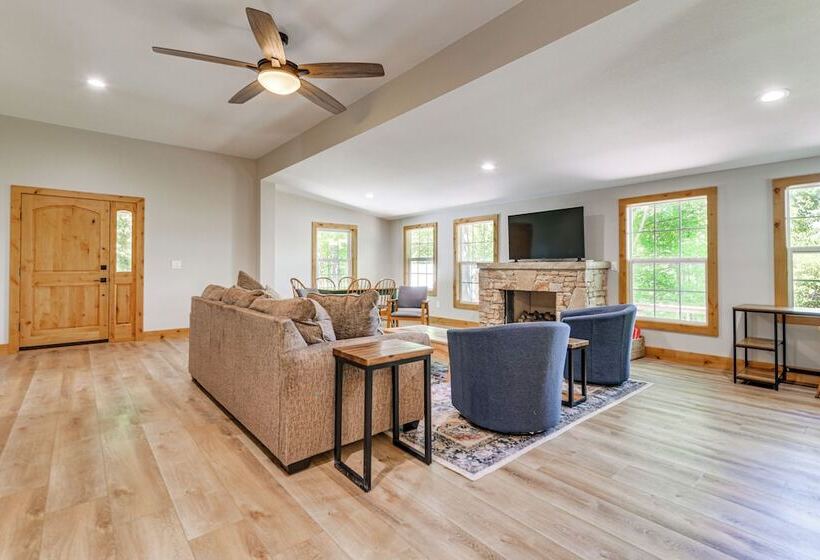 Pet Friendly Waynesville Cabin W/ Deck & Mtn Views