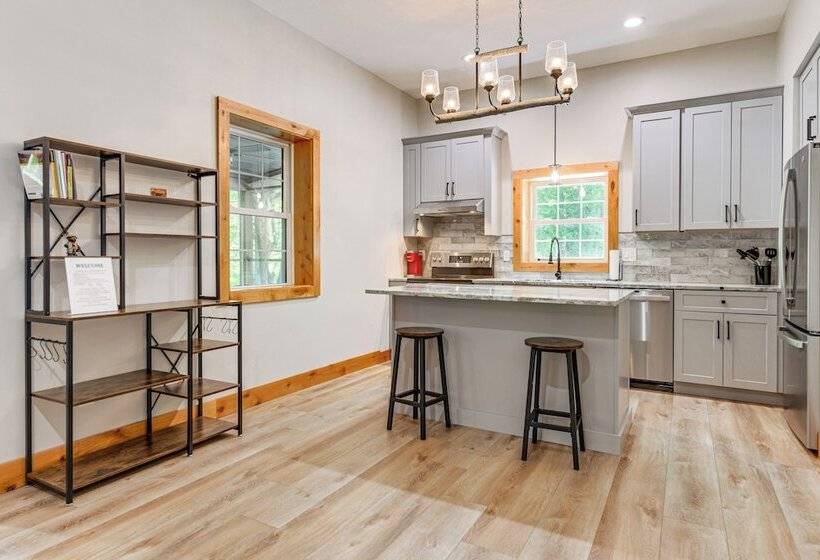 Pet Friendly Waynesville Cabin W/ Deck & Mtn Views