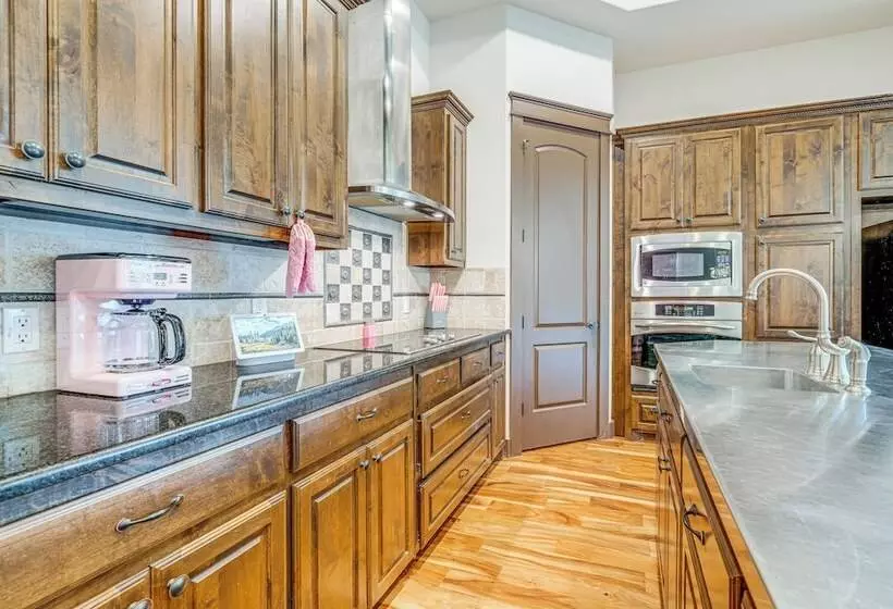 Huge Lake Travis Family House W/ Ev Charger!