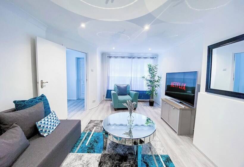 إقامة 3br Sleeps5 Parking Neartrainstation