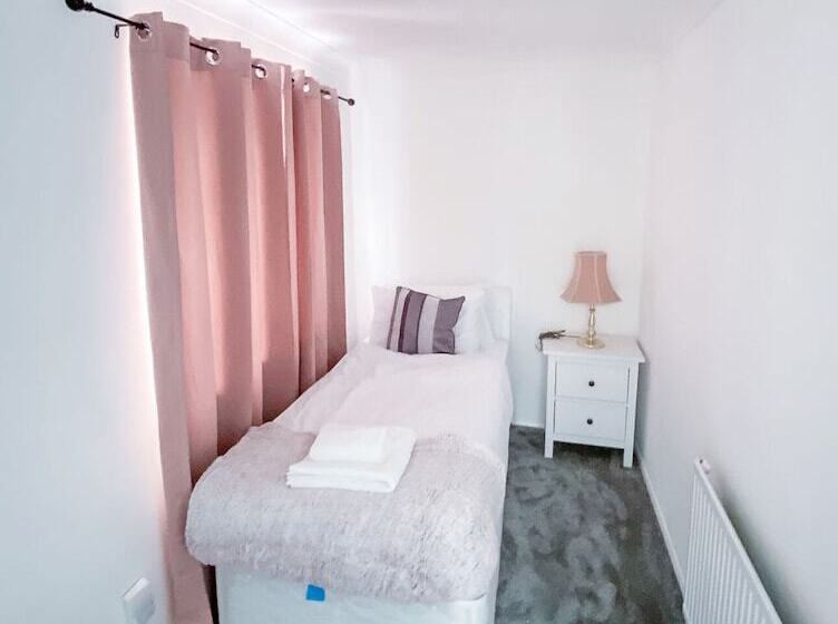 إقامة 3br Sleeps5 Parking Neartrainstation