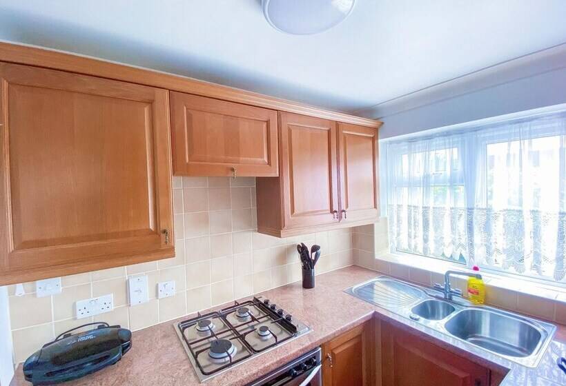 إقامة 3br Sleeps5 Parking Neartrainstation