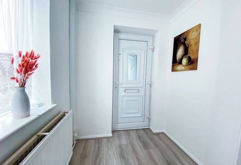 إقامة 3br Sleeps5 Parking Neartrainstation