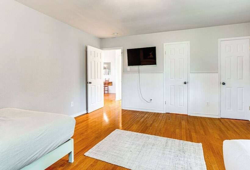 Large Austin Home W/ Lake Travis Views & Fire Pit