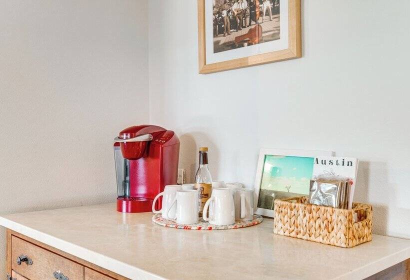 Large Austin Home W/ Lake Travis Views & Fire Pit