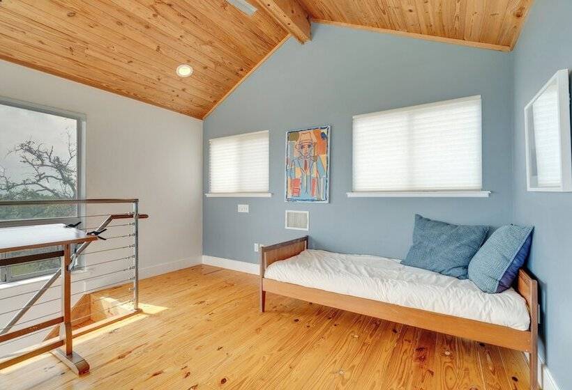 Large Austin Home W/ Lake Travis Views & Fire Pit