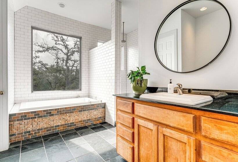 Large Austin Home W/ Lake Travis Views & Fire Pit