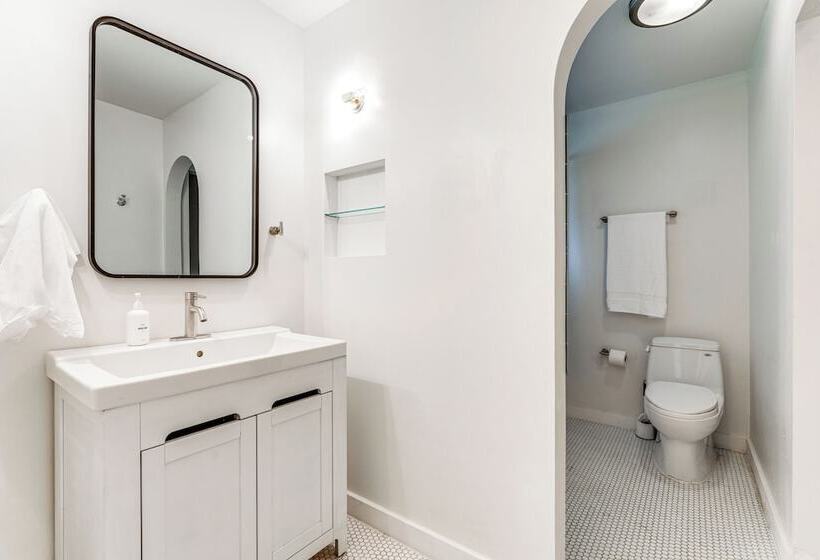 Large Austin Home W/ Lake Travis Views & Fire Pit