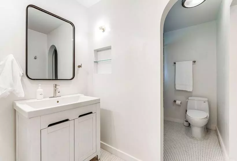 Large Austin Home W/ Lake Travis Views & Fire Pit