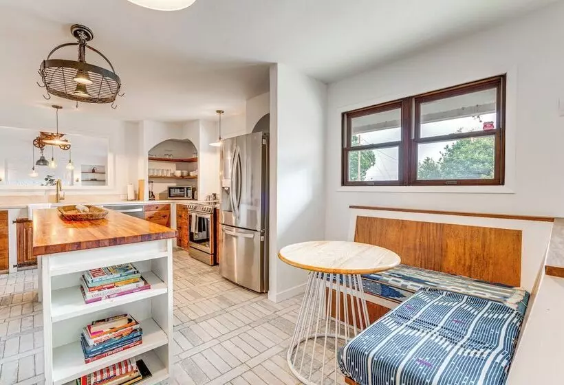 Large Austin Home W/ Lake Travis Views & Fire Pit