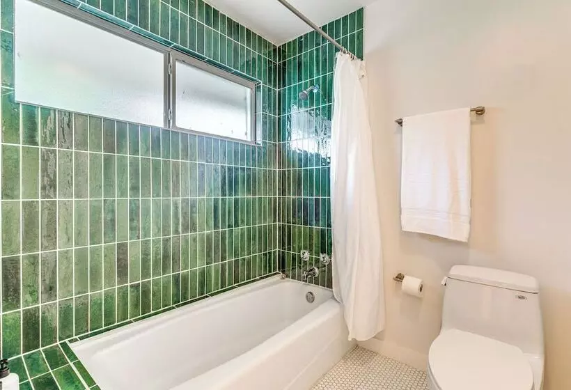 Large Austin Home W/ Lake Travis Views & Fire Pit