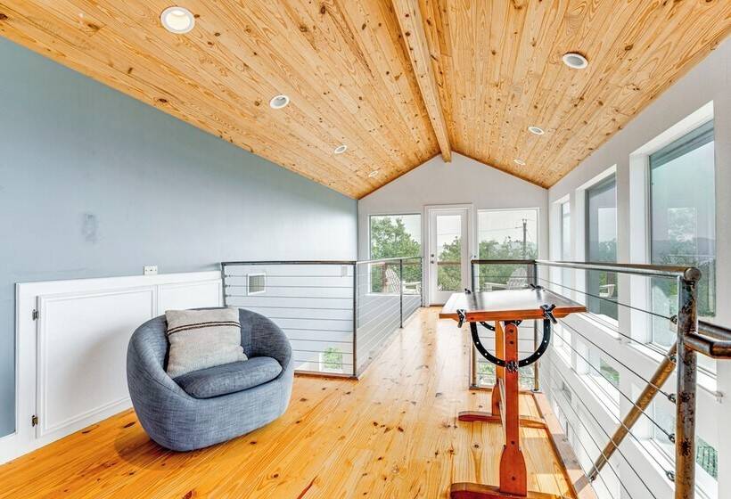 Large Austin Home W/ Lake Travis Views & Fire Pit