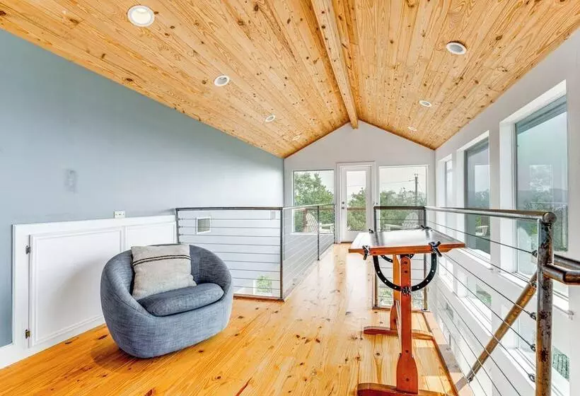 Large Austin Home W/ Lake Travis Views & Fire Pit