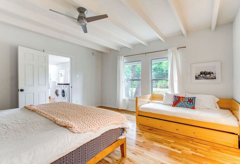 Large Austin Home W/ Lake Travis Views & Fire Pit