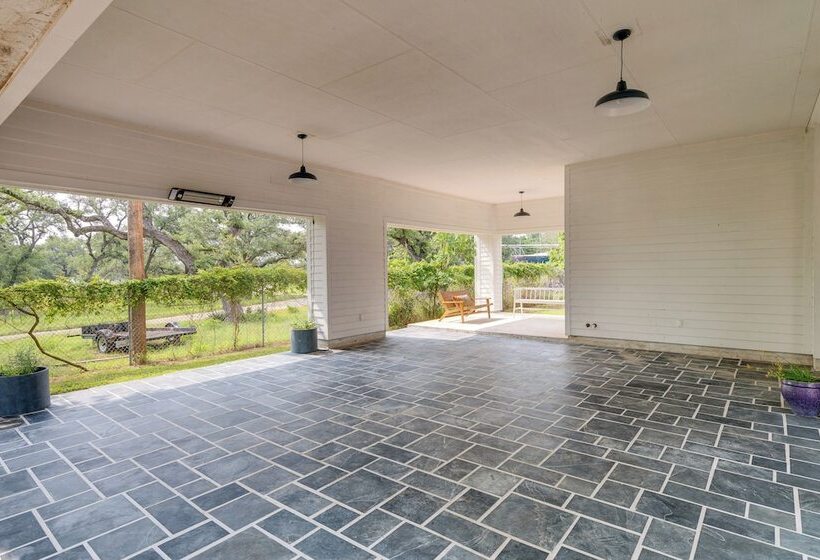 Large Austin Home W/ Lake Travis Views & Fire Pit