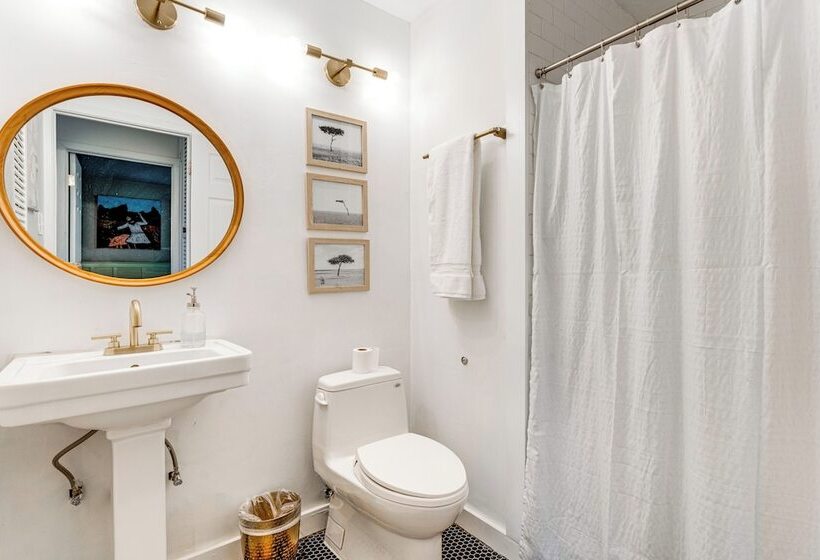 Large Austin Home W/ Lake Travis Views & Fire Pit