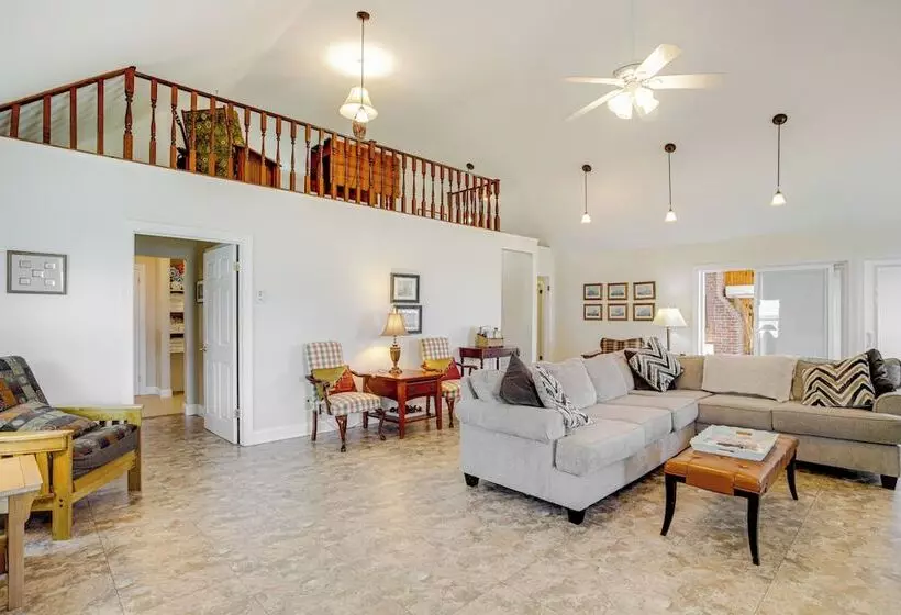 Waterfront Cambridge Home: Pool & Dock!