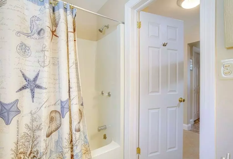 Waterfront Cambridge Home: Pool & Dock!