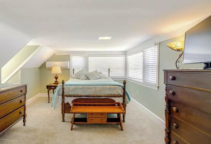 Waterfront Cambridge Home: Pool & Dock!