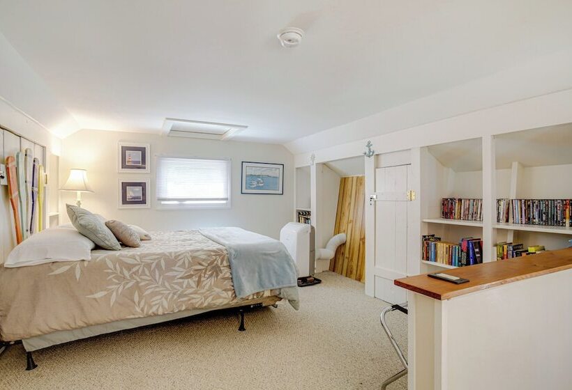 Waterfront Cambridge Home: Pool & Dock!