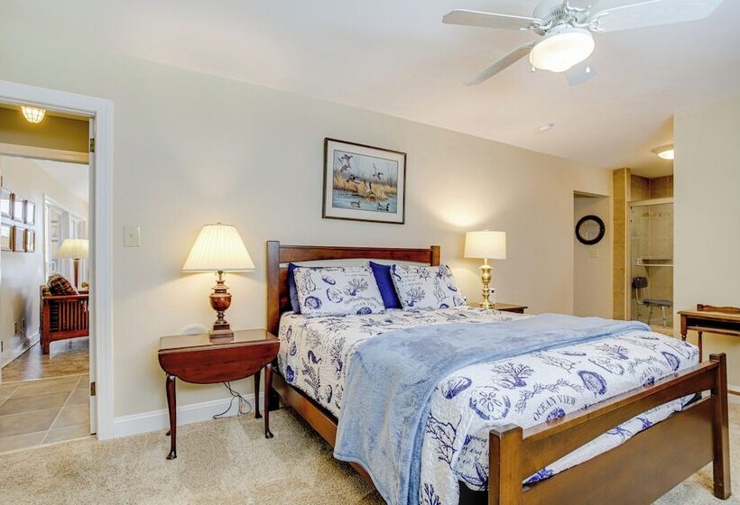 Waterfront Cambridge Home: Pool & Dock!