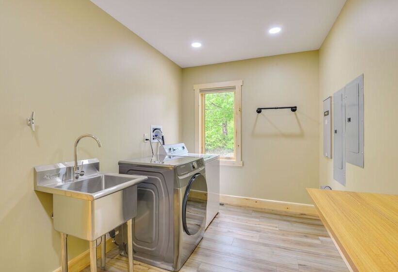 Hot Tub & Dock: Waterfront Wellesley Island Home!