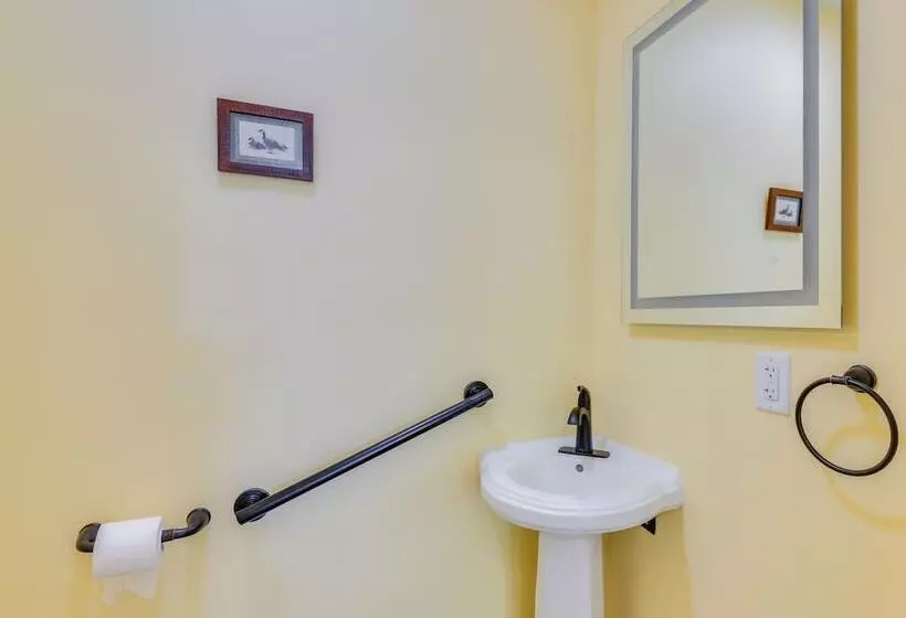 Hot Tub & Dock: Waterfront Wellesley Island Home!