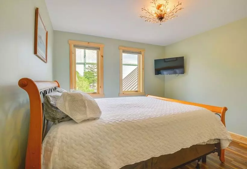 Hot Tub & Dock: Waterfront Wellesley Island Home!