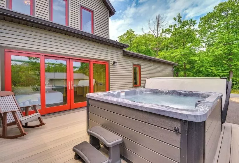 Hot Tub & Dock: Waterfront Wellesley Island Home!