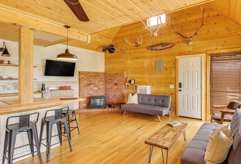 Wyoming Cabin ~ 2 Mi To Glendo State Park!