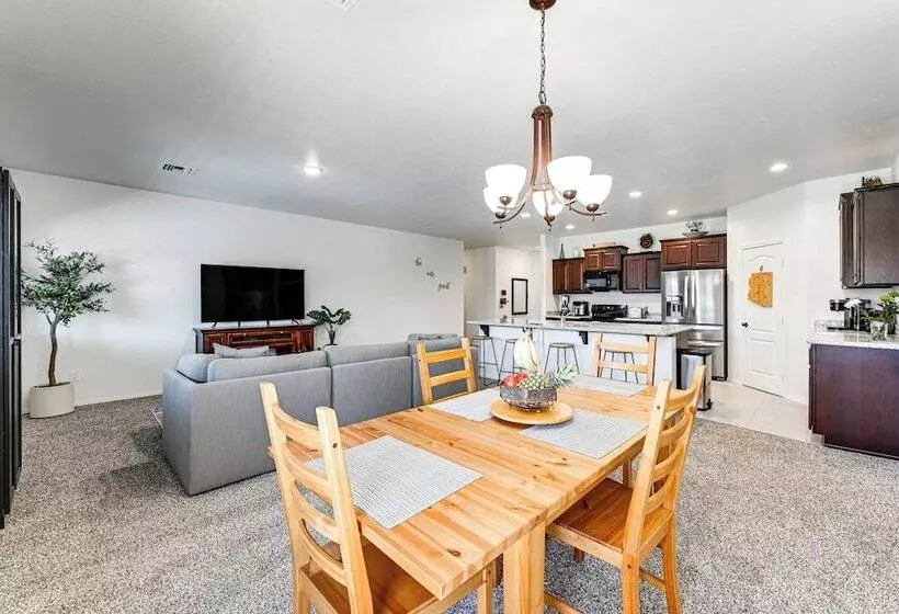 Year Round Yuma Escape Near Dtwn: Pets Welcome!