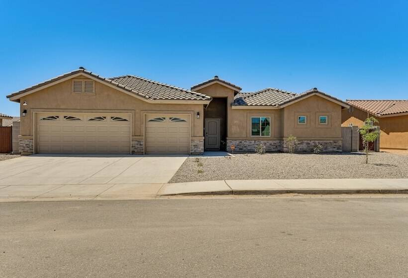 Year Round Yuma Escape Near Dtwn: Pets Welcome!