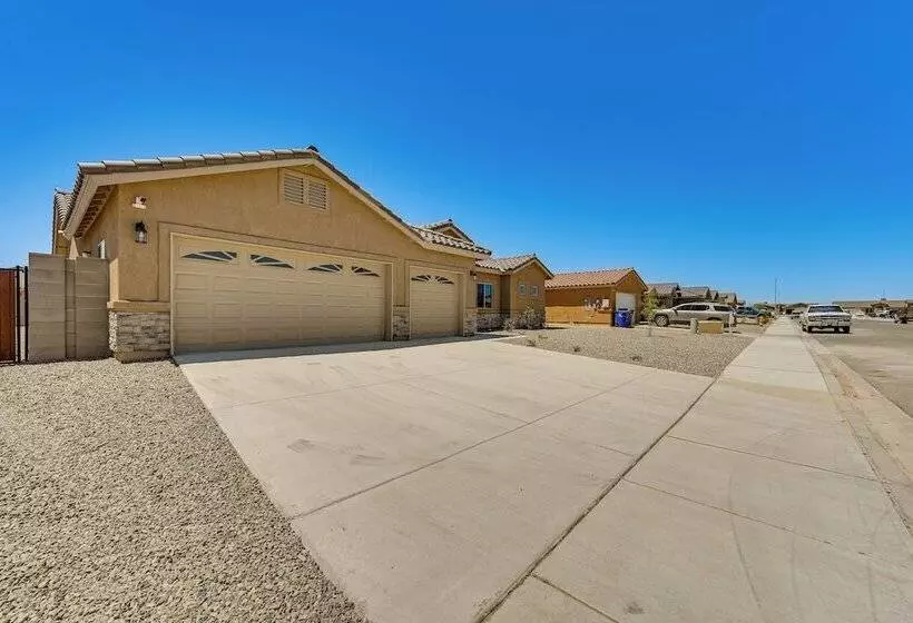 Year Round Yuma Escape Near Dtwn: Pets Welcome!