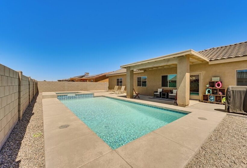 Year Round Yuma Escape Near Dtwn: Pets Welcome!