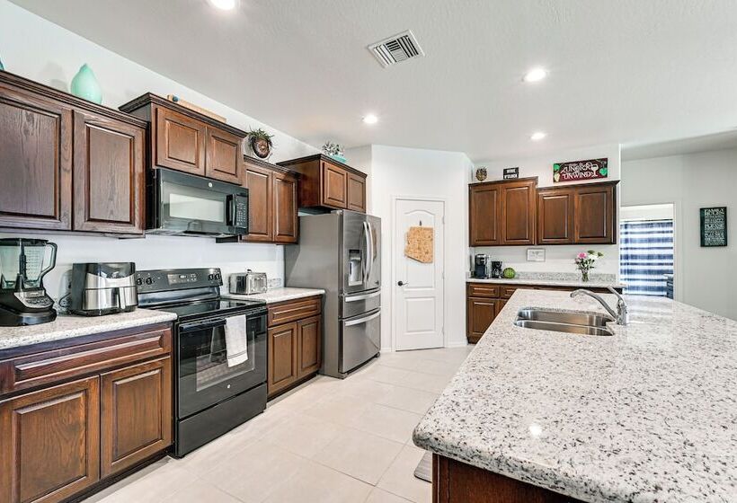 Year Round Yuma Escape Near Dtwn: Pets Welcome!