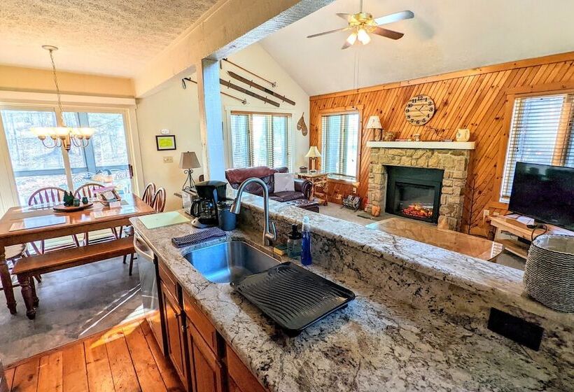 Alpine Allure By Avantstay Indoor Hot Tub, Game Loft, Enclosed Deck
