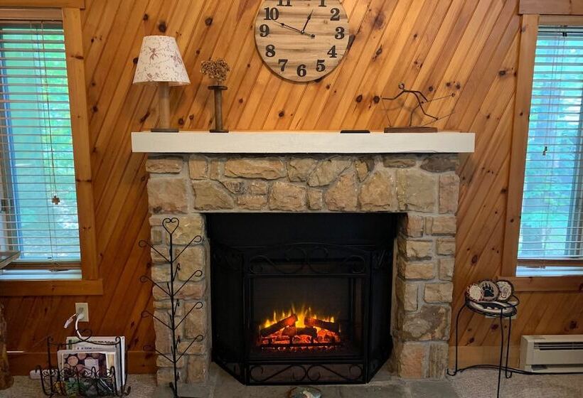 Alpine Allure By Avantstay Indoor Hot Tub, Game Loft, Enclosed Deck